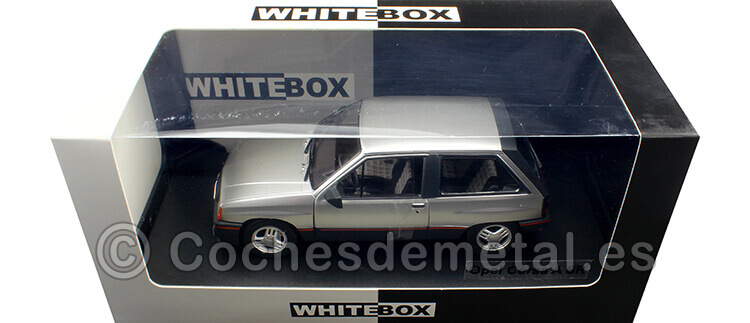 1985 Opel Corsa A SR Gris Metalizado 1:24 WhiteBox 124136-O