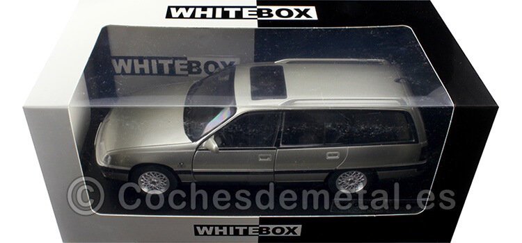 1990 Opel Omega A2 Caravan Gris Metalizado 1:24 WhiteBox 124165-O