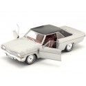 Cochesdemetal.es 1965 Opel Diplomat A V8 Coupé Plata/Negro 1:24 WhiteBox 124082