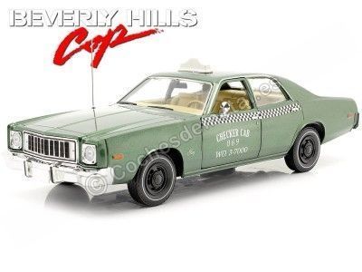 Cochesdemetal.es 1976 Plymouth Fury Checker Cab "Beverly Hills Cop" Verde 1:18 Greenlight 19110