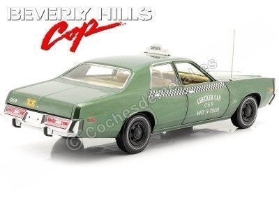 Cochesdemetal.es 1976 Plymouth Fury Checker Cab "Beverly Hills Cop" Verde 1:18 Greenlight 19110 2