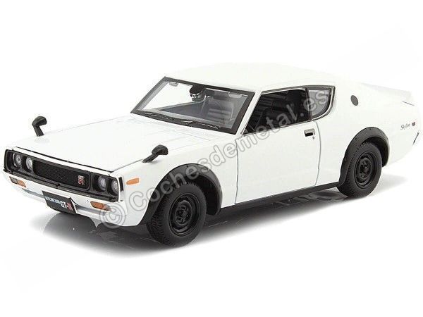 Cochesdemetal.es 1973 Nissan Skyline 2000 GT-R (KPGC110) Coupe Blanco 1:24 Maisto 31528