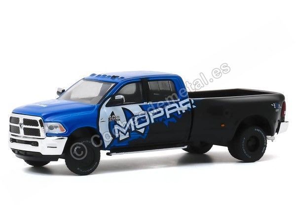 Cochesdemetal.es 2017 Dodge Ram 3500 Dual Mopar Off-Road Edition "Dual Drivers Series 4" 1:64 Greenlight 46040C