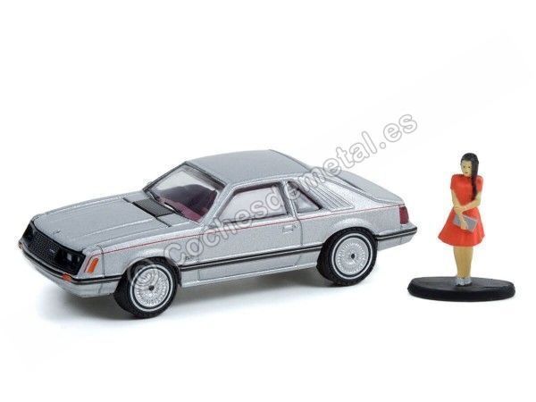 Carsdemetal.es 1979 Ford Mustang Coupe Ghia + femme avec robe "The Hobby Shop Series 12" 1:64 Greenlight 97120B