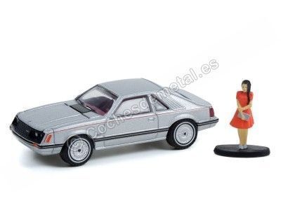 Cochesdemetal.es 1979 Ford Mustang Coupe Ghia + Mujer con Vestido "The Hobby Shop Series 12" 1:64 Greenlight 97120B