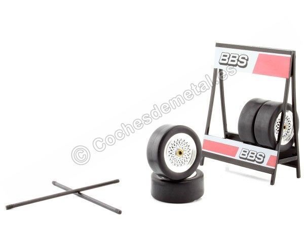 Cochesdemetal.es Expositor de Ruedas BBS con Dos Ejes y Cuatro Ruedas 1:18 IXO Models SET004W