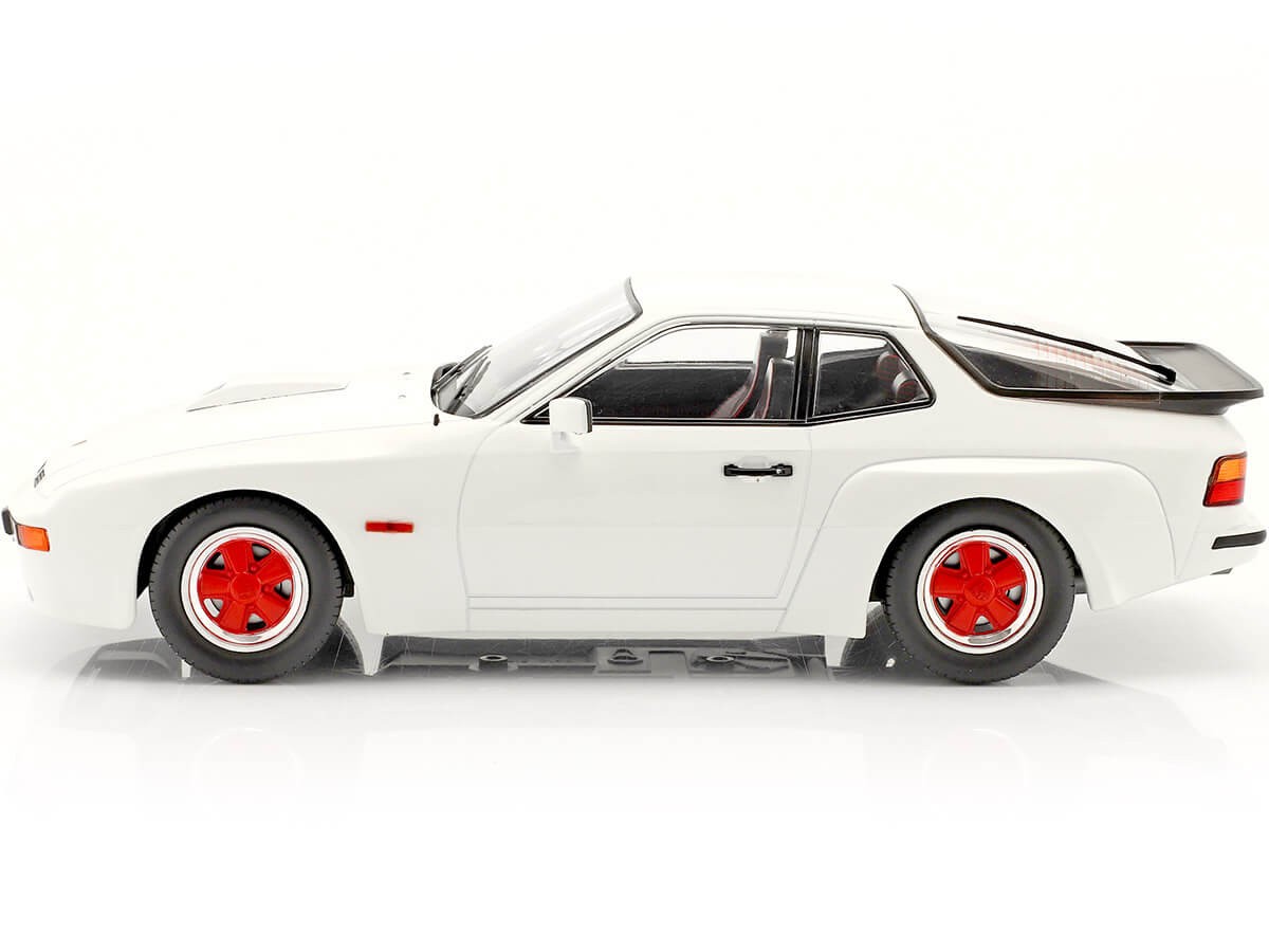 濃いピンク系統 1/18 AUTOart ポルシェ 924 カレラ GT 1980