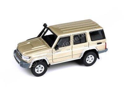 Cochesdemetal.es 2014 Toyota Land Cruiser 76 Vintage Gold 1:64 Paragon Models 55314