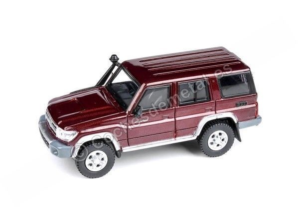 Cochesdemetal.es 2014 Toyota Land Cruiser 76 Merlot Red 1:64 Paragon Models 55313