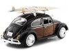 Cochesdemetal.es 1966 Volkswagen Beetle con Tablas de Surf Negro/Madera 1:24 Motor Max 79591