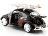 Cochesdemetal.es 1966 Volkswagen Beetle con Tablas de Surf Negro/Madera 1:24 Motor Max 79591