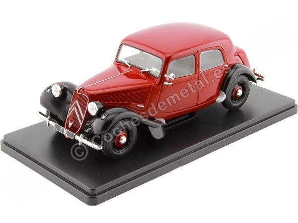 Cochesdemetal.es 1938 Citroen Traction Avant 11BL Berlina Granate/Negro 1:24 WhiteBox 124116