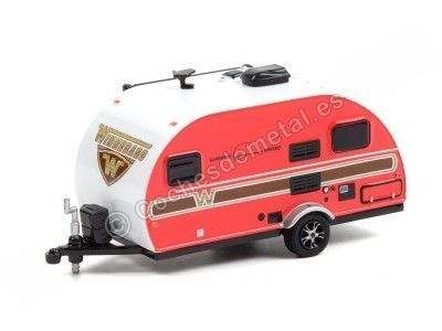 Cochesdemetal.es 2017 Caravana Winnebago Winne Drop Roja "Hitched Homes Series 11" 1:64 Greenlight 34110E