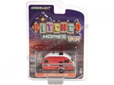 Cochesdemetal.es 2017 Caravana Winnebago Winne Drop Roja "Hitched Homes Series 11" 1:64 Greenlight 34110E 2