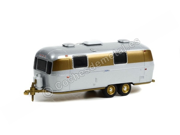 Cochesdemetal.es 1972 Caravana AirStream Doble Eje Safari Custom "Hitched Homes Series 12" 1:64 Greenlight 34120C