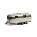 Cochesdemetal.es 1972 Caravana AirStream Doble Eje Safari Custom "Hitched Homes Series 12" 1:64 Greenlight 34120C