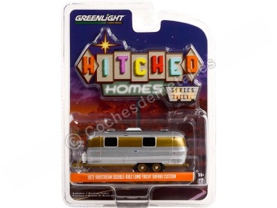 Cochesdemetal.es 1972 Caravana AirStream Doble Eje Safari Custom "Hitched Homes Series 12" 1:64 Greenlight 34120C 2