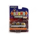 Cochesdemetal.es 1972 Caravana AirStream Doble Eje Safari Custom "Hitched Homes Series 12" 1:64 Greenlight 34120C