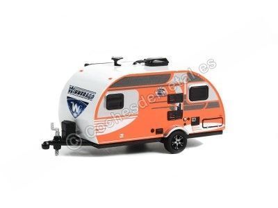 Cochesdemetal.es 2016 Caravana Winnebago Winnie Drop Naranja "Hitched Homes Series 12" 1:64 Greenlight 34120d