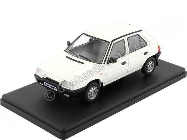 Cochesdemetal.es 1989 Skoda Favorit Blanco 1:24 WhiteBox 124141
