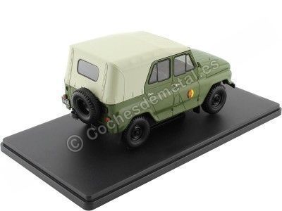 Cochesdemetal.es 1975 UAZ 469 (NVA) Verde Oliva 1:24 WhiteBox 124143 2