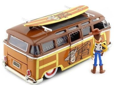 1963 Volkswagen VW T1 Bus + Fgura Woody Toy Story 1:24 Jada Toys 33176/253155000 Cochesdemetal.es 2