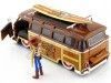 Cochesdemetal.es 1963 Volkswagen VW T1 Bus + Fgura Woody Toy Story 1:24 Jada Toys 33176/253155000