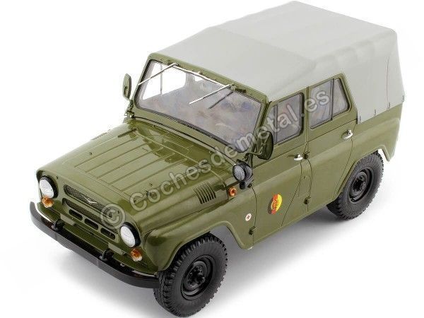 Cochesdemetal.es 1975 UAZ 469 (NVA) Verde Oliva 1:18 Premium ClassiXXs PCL47087