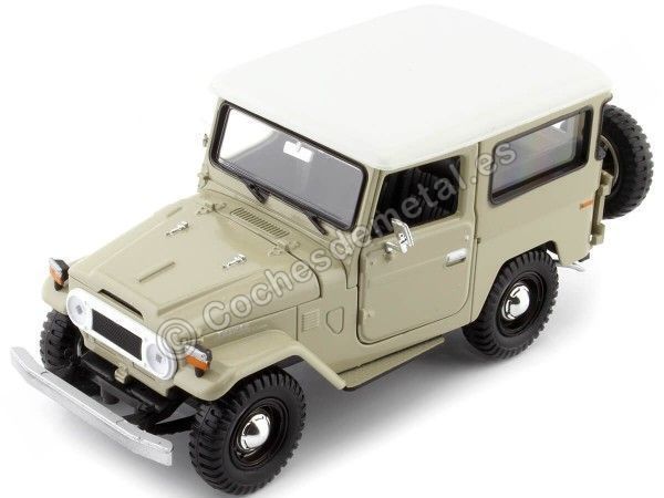 Cochesdemetal.es 1974 Toyota FJ40 Hard Top Beige / Blanco 1:24 Motor Max 79323