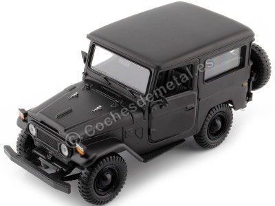 Cochesdemetal.es 1974 Toyota FJ40 Hard Top Negro Mate 1:24 Motor Max 79323