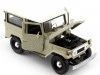 Cochesdemetal.es 1974 Toyota FJ40 Hard Top Beige / Blanco 1:24 Motor Max 79323