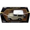 Cochesdemetal.es 1974 Toyota FJ40 Hard Top Beige / Blanco 1:24 Motor Max 79323