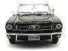 1964 Ford Mustang 1-2 Convertible Negro-Blanco1:18 Motor Max 73145 Cochesdemetal 3 - Coches de Metal 