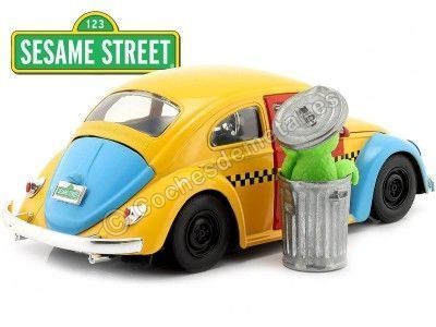 Cochesdemetal.es 1959 Volkswagen Beetle VW Escarabajo + Figura Óscar el Gruñón "Serie TV Barrio Sésamo" 1:24 Jada Toys 32801/... 2