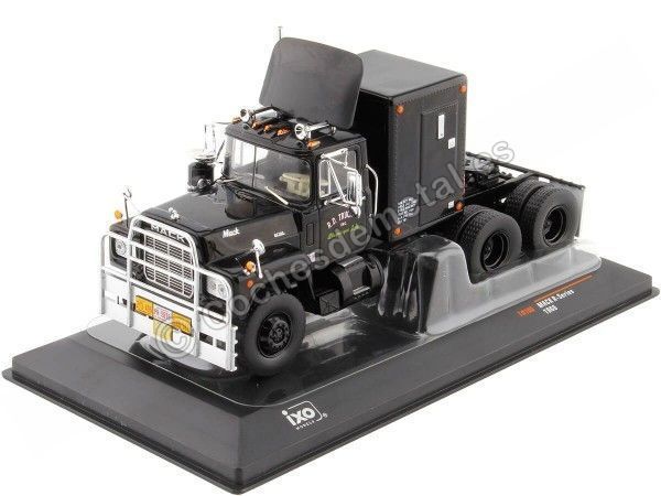 Cochesdemetal.es 1966 Cabeza Tractora Mack R-Series 3 Ejes Negro 1:43 IXO Models TR100