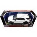 CARSDEMETAL.ES 2022 Ford Interceptor Utility with White Defenses 1:24 Max 76990 MOTEUR