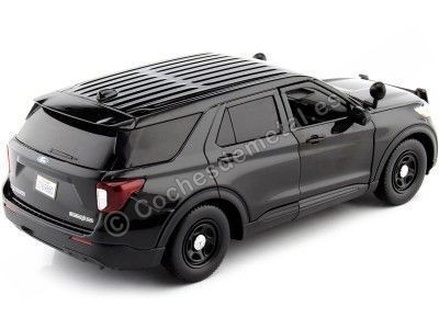 CARSDEMETAL.ES 2022 Ford Interceptor Utility with Black Defenses 1:24 Max 76990 MOTEUR 2