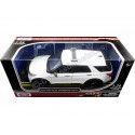 CARSDEMETAL.ES 2022 Ford Interceptor Utility avec défenses et barre d'éclairage blanc 1:24 Motor Max 7698