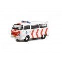 Cochesdemetal.es 1975 Volkswagen Type 2 T2B Dutch National Police "Club Vee-Dub Series 14" 1:64 Greenlight 36050B