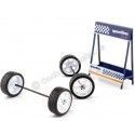 Cochesdemetal.es Expositor de Ruedas Speedline Corse con Dos Ejes y Cuatro Ruedas 1:18 IXO Models SET016W