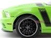 2013 Ford Mustang BOSS 302 Verde 1:18 Shelby Collectibles 453 Cochesdemetal 19 - Coches de Metal 