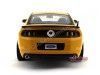 2013 Ford Mustang BOSS 302 Amarillo 1:18 Shelby Collectibles 451 Cochesdemetal 5 - Coches de Metal 
