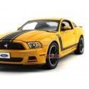2013 Ford Mustang BOSS 302 Amarillo 1:18 Shelby Collectibles 451 Cochesdemetal 9 - Coches de Metal 