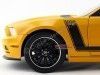 2013 Ford Mustang BOSS 302 Amarillo 1:18 Shelby Collectibles 451 Cochesdemetal 8 - Coches de Metal 