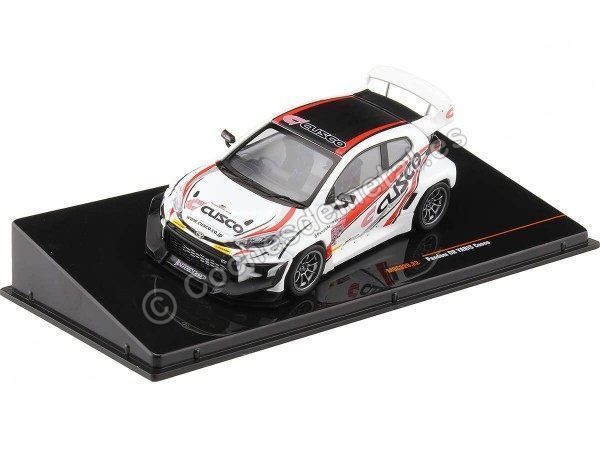 Cochesdemetal.es 2022 Toyota GR Yaris Pandem Cusco Blanco/Rojo 1:43 IXO Models MOC329.22