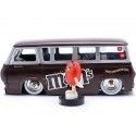 CARSDEMETAL.ES 1965 Ford Econoline + Figure "M & MS Red" Brown / Silver 1:24 JADA TOYS 32027 253255065