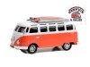 Cochesdemetal.es 1964 Volkswagen Samba Bus Surfera "Garage Nudillos Rotos Series 2" 1:64 Greenlight 39120D