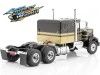 Cochesdemetal.es 1960 Cabeza Tractora Kenworth W900 de 3 Ejes "Los Caraduras" Negro/Dorado 1:18 Road Kings 180121