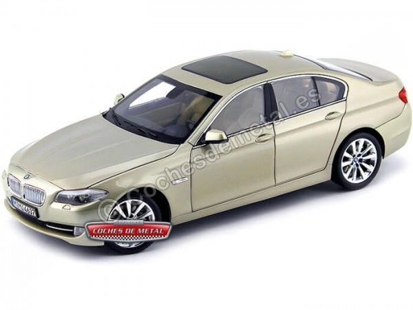 2011 BMW Serie 5 Metallic Gold 1:18 GT Autos 11001 Cochesdemetal 1 - Coches de Metal 
