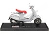 Cochesdemetal.es 2014 Vespa 946 Bellissima Plateada 118 Maisto 34540-18